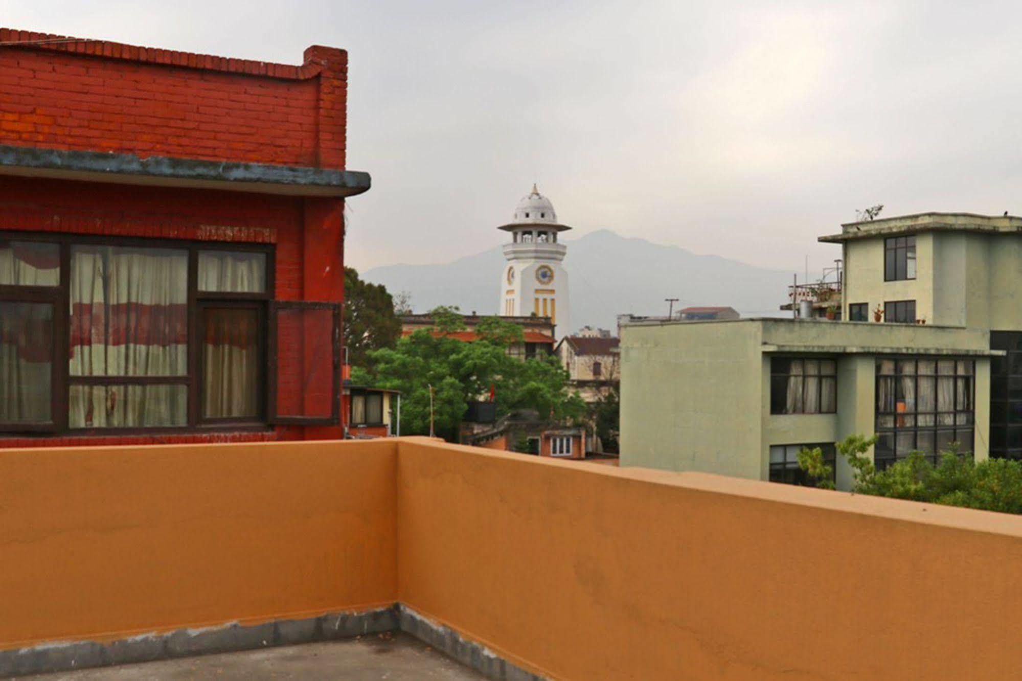 Hotel Holiday Taj Catmandu Exterior foto